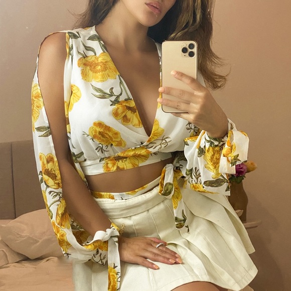 Floral tie up top - Picture 1 of 3